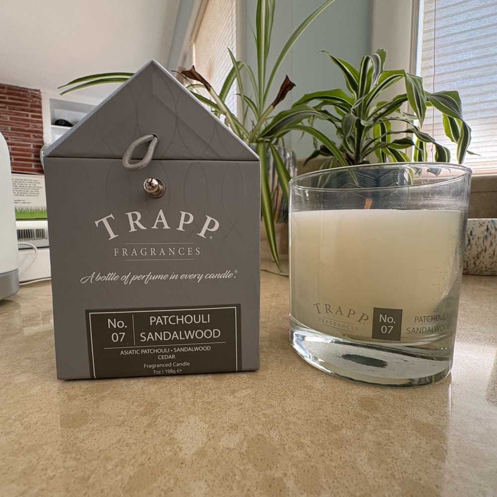 TRAPP Fragrances 7 Oz Jar Candle Patchouli Sandalwood Scented No. 07